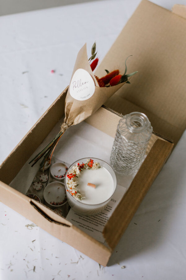 Coffret - Bougie fleurie "Cuir & Bois" & soliflore – Image 2
